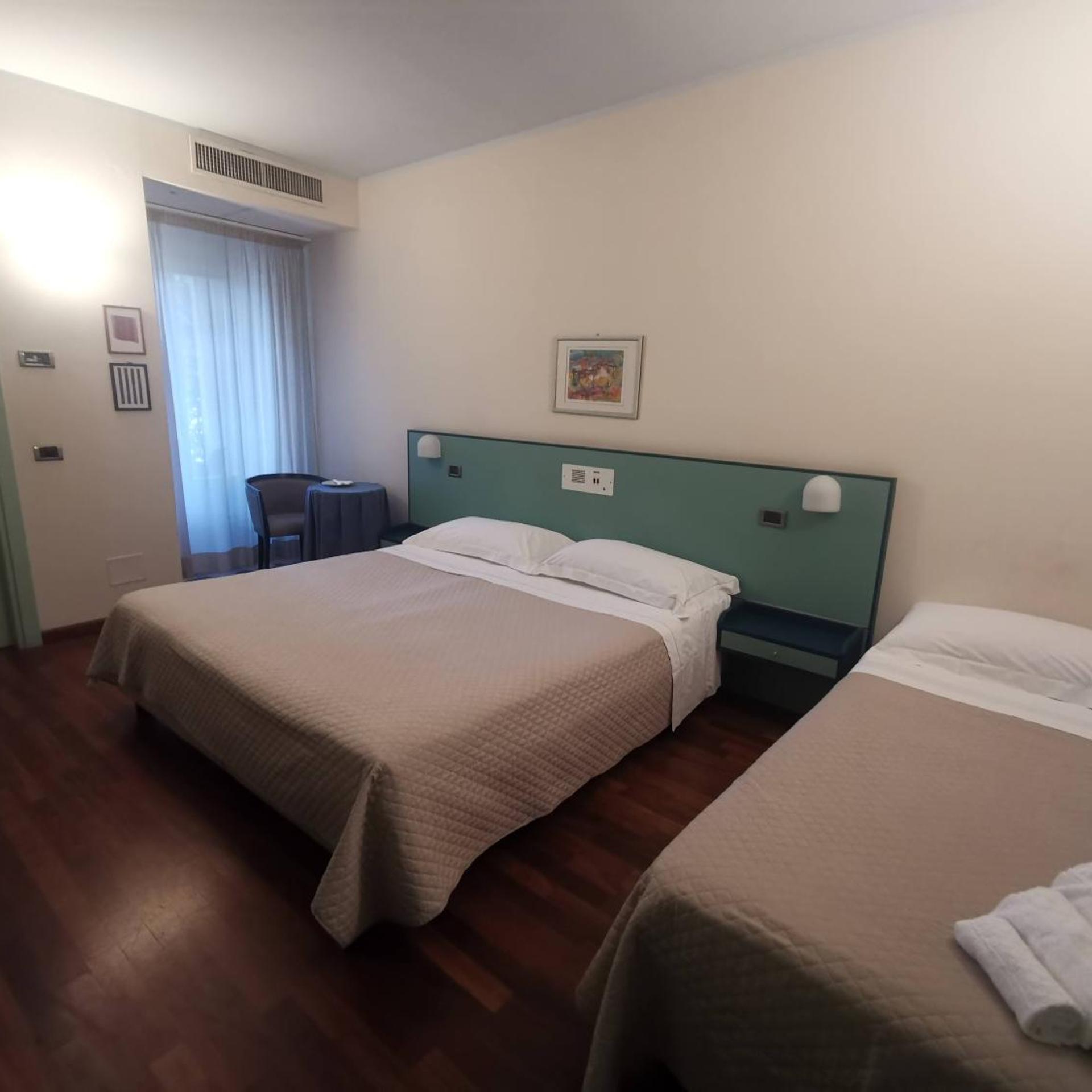 Room, Triple, Deco 4/9