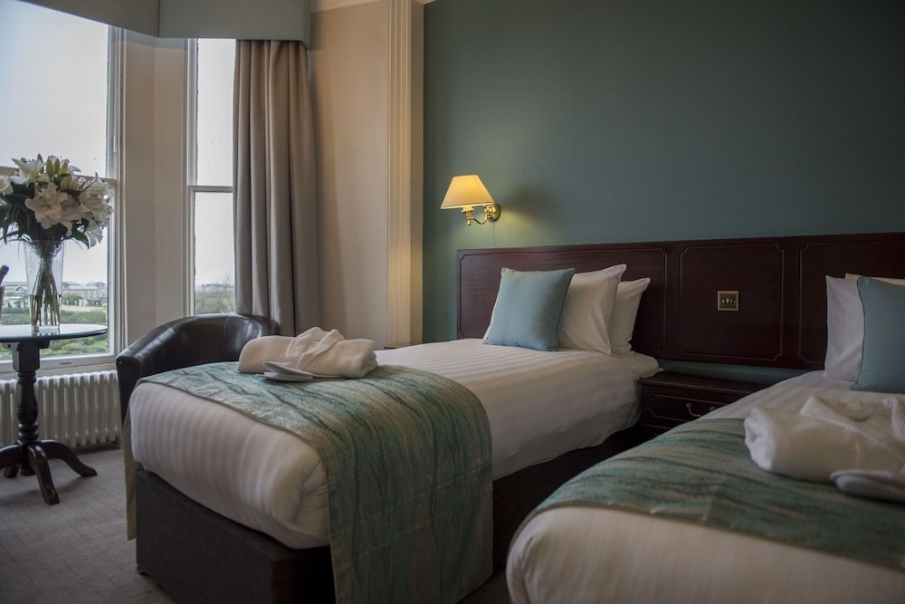 Family, 1 Double and 1 Single Bed, Partial Sea View