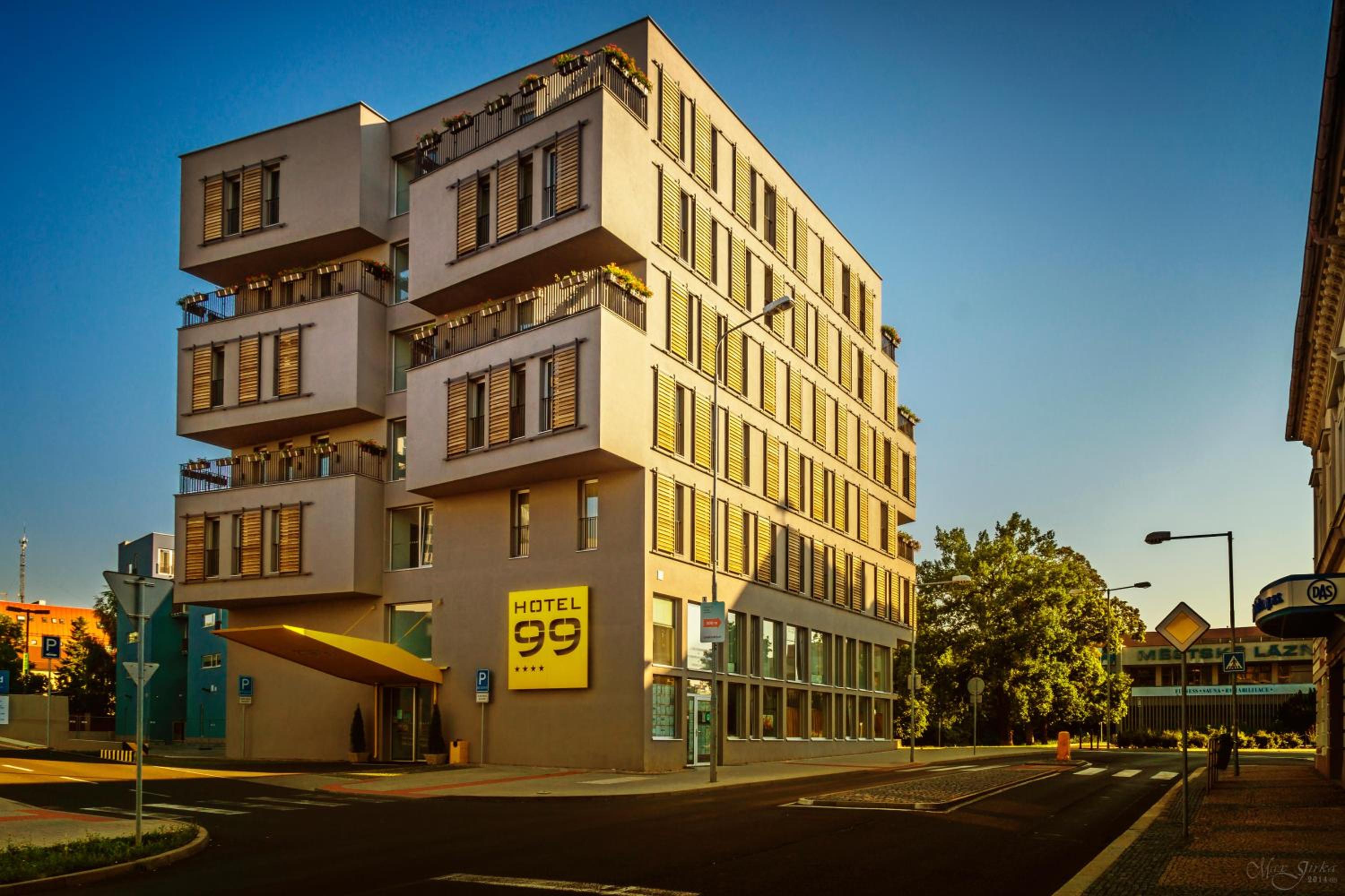 Hotel 99 8/61