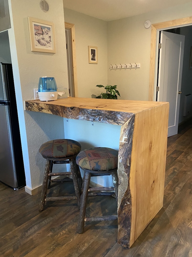 Cinnamon Bear Inn 6/80