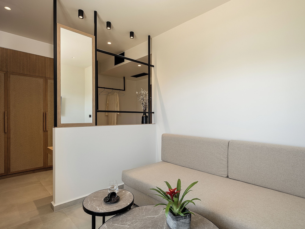 Inea Hotel and Suites 20/78