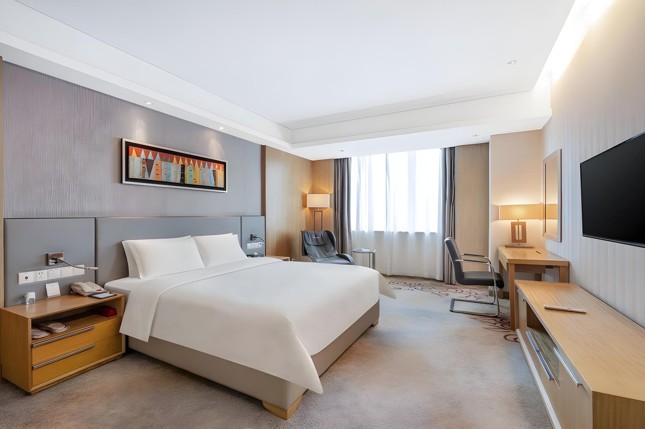Bright, Deluxe, Queen Bed, with View