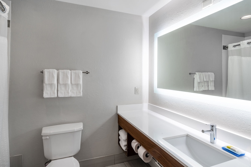Holiday Inn Express Hotel Suites Tell City 27/62