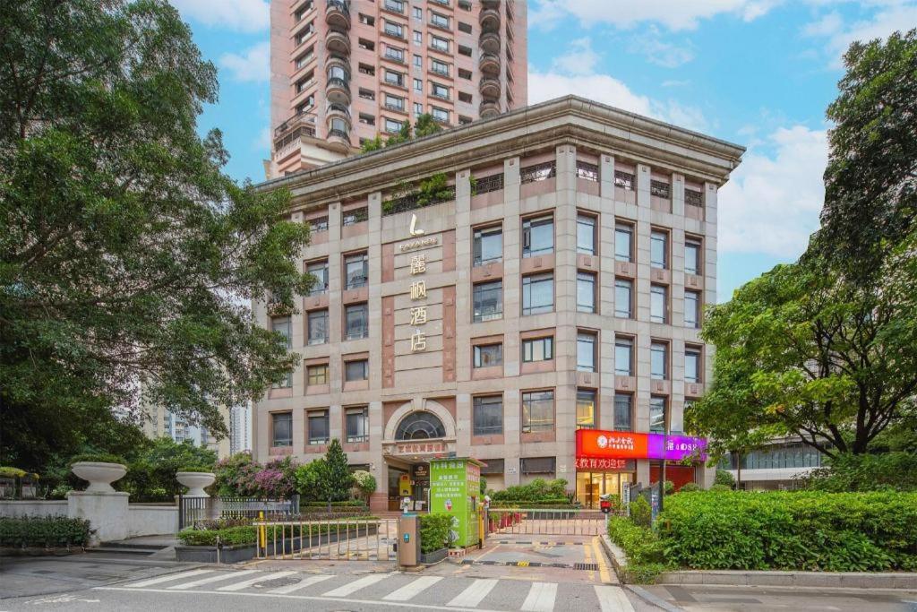 Lavande Hotel (Shenzhen Luohu Shuibei Cuizhu Metro Station) 45/48
