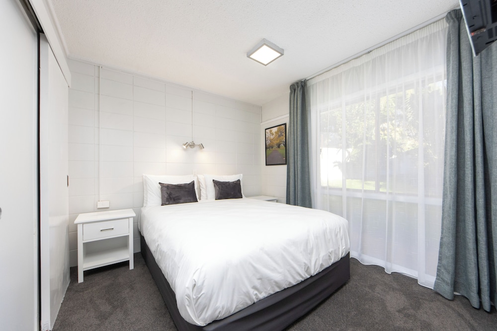 Epsom Motel 11/34