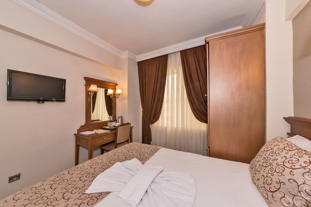 ROOM, SINGLE