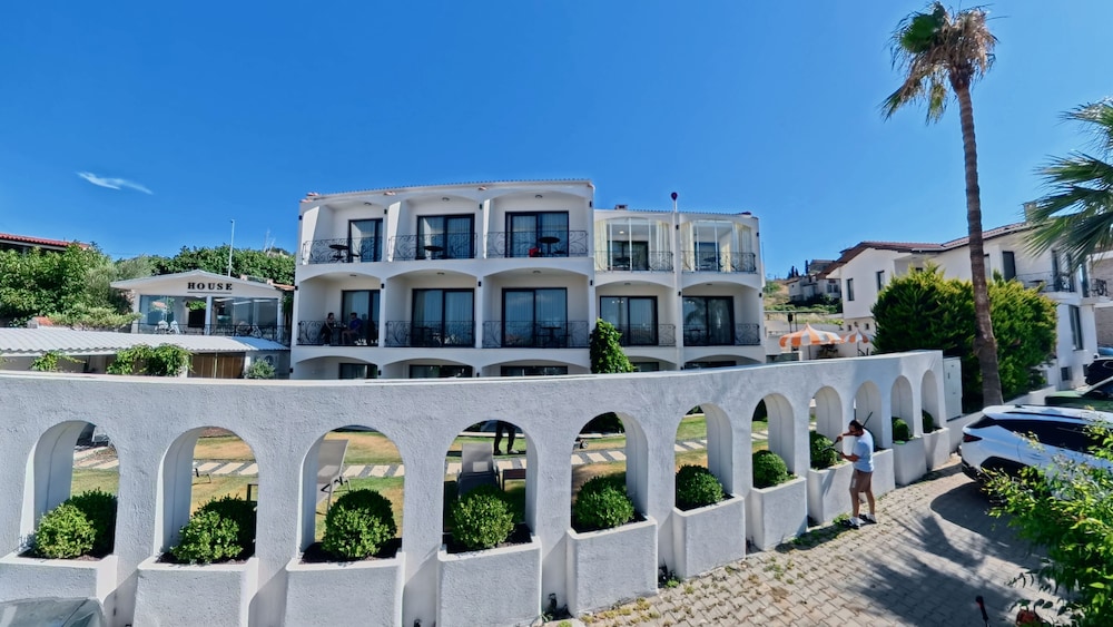 Cunda Dalyan Otel 3/49