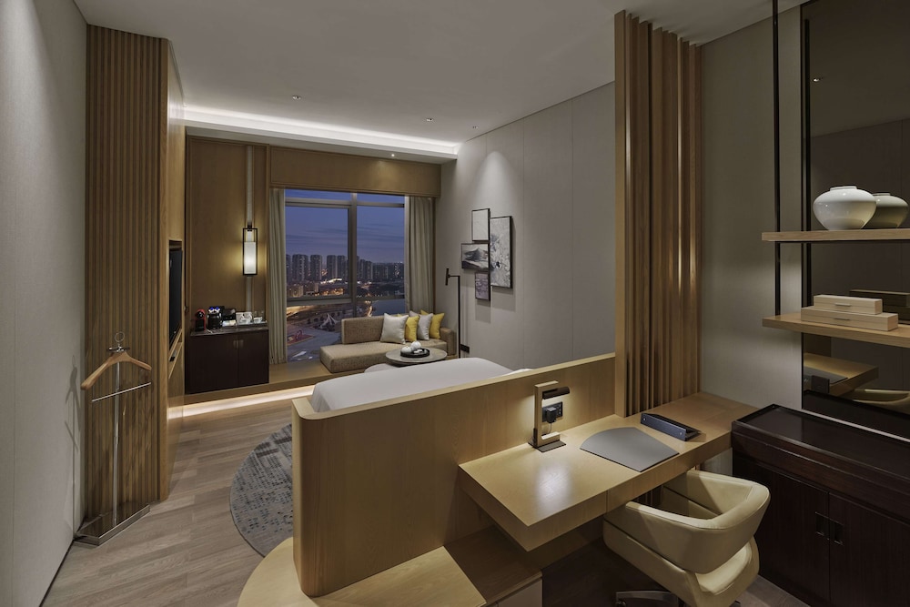 Hilton Suzhou Yinshan Lake 32/72