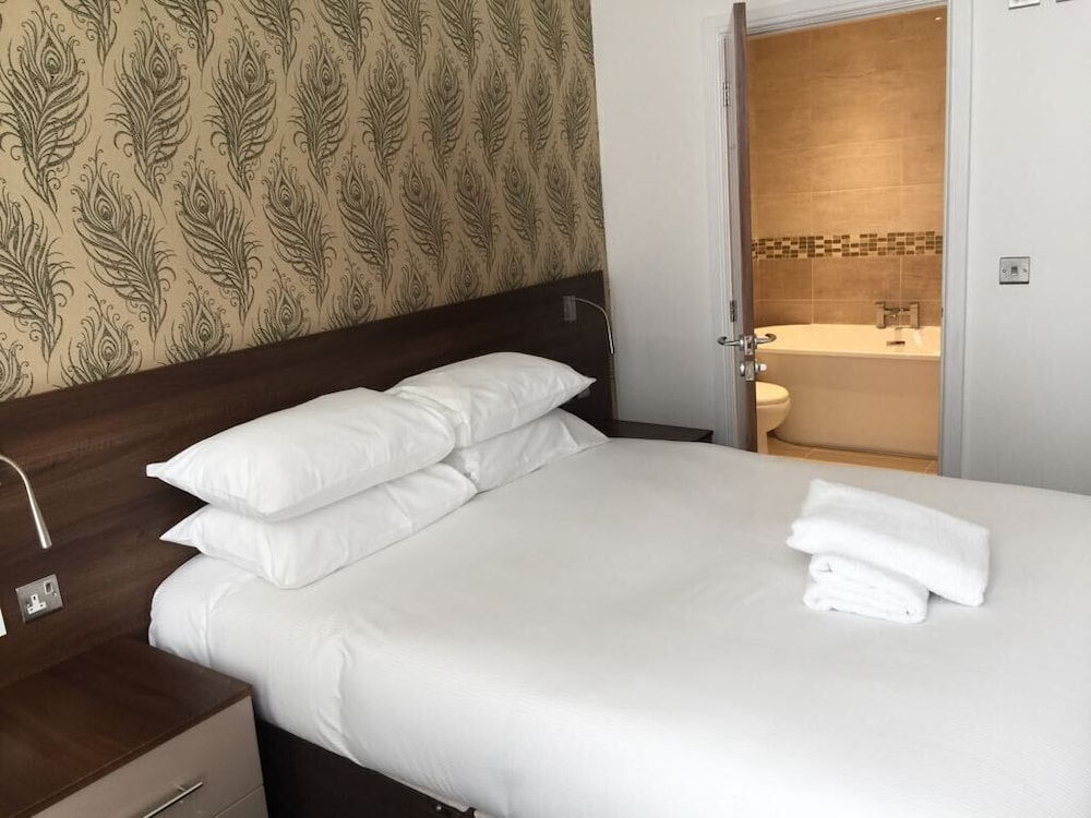 Marlborough Hotel 25/42