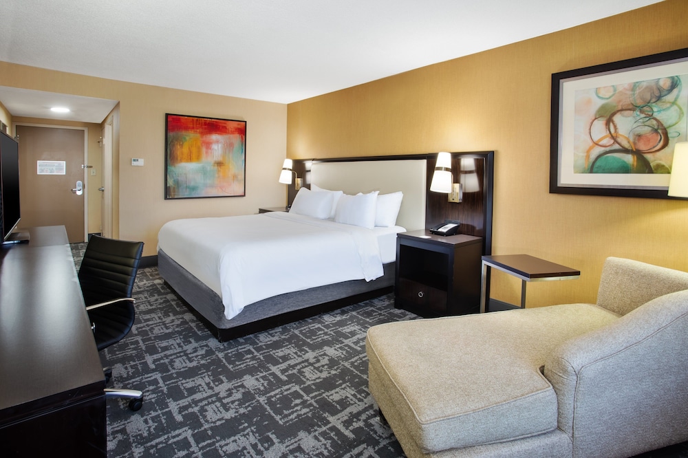Crowne Plaza Hotel Greenville I 385 Roper Mtn Rd 19/77
