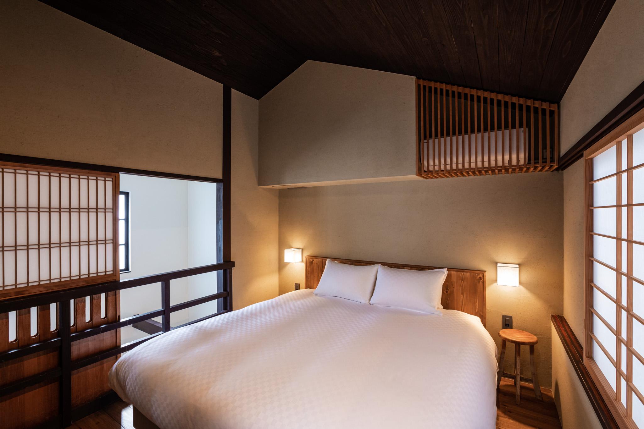 House, King Bed