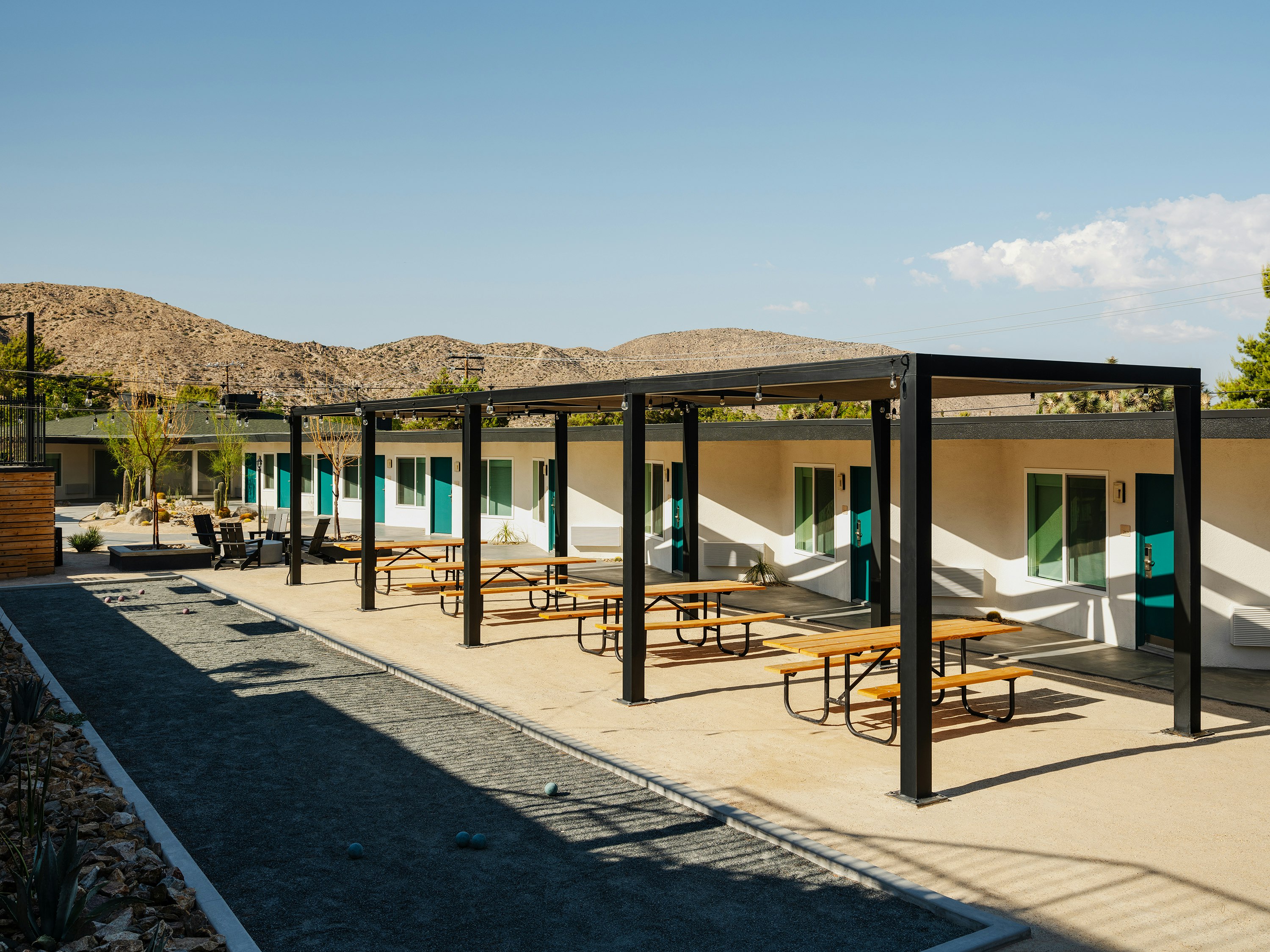 Yucca Valley/Joshua Tree Hotel 54/58