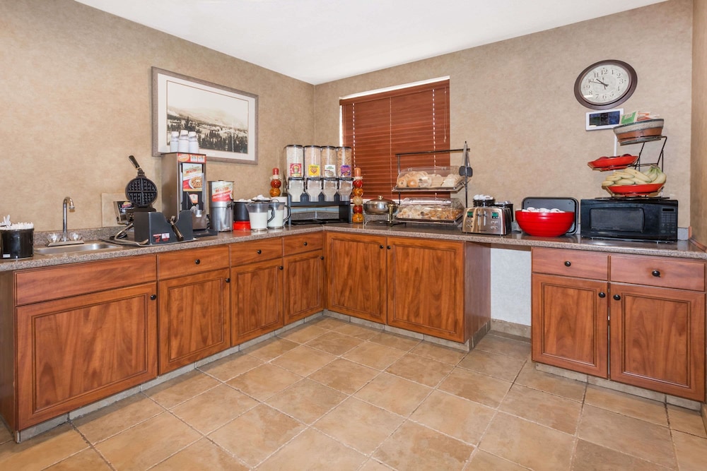 Ramada by Wyndham Frisco 6/32
