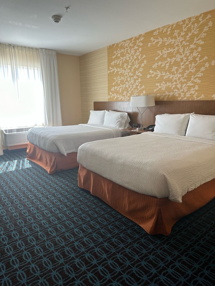 Fairfield Inn And Suites By Marriott Hollister 10/49