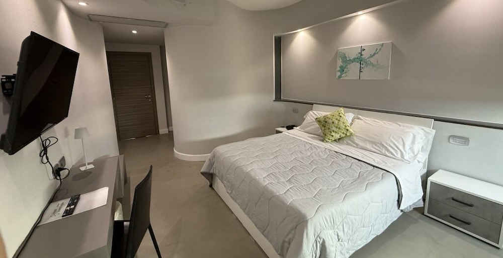 EXECUTIVE, SINGLE, DOUBLE BED