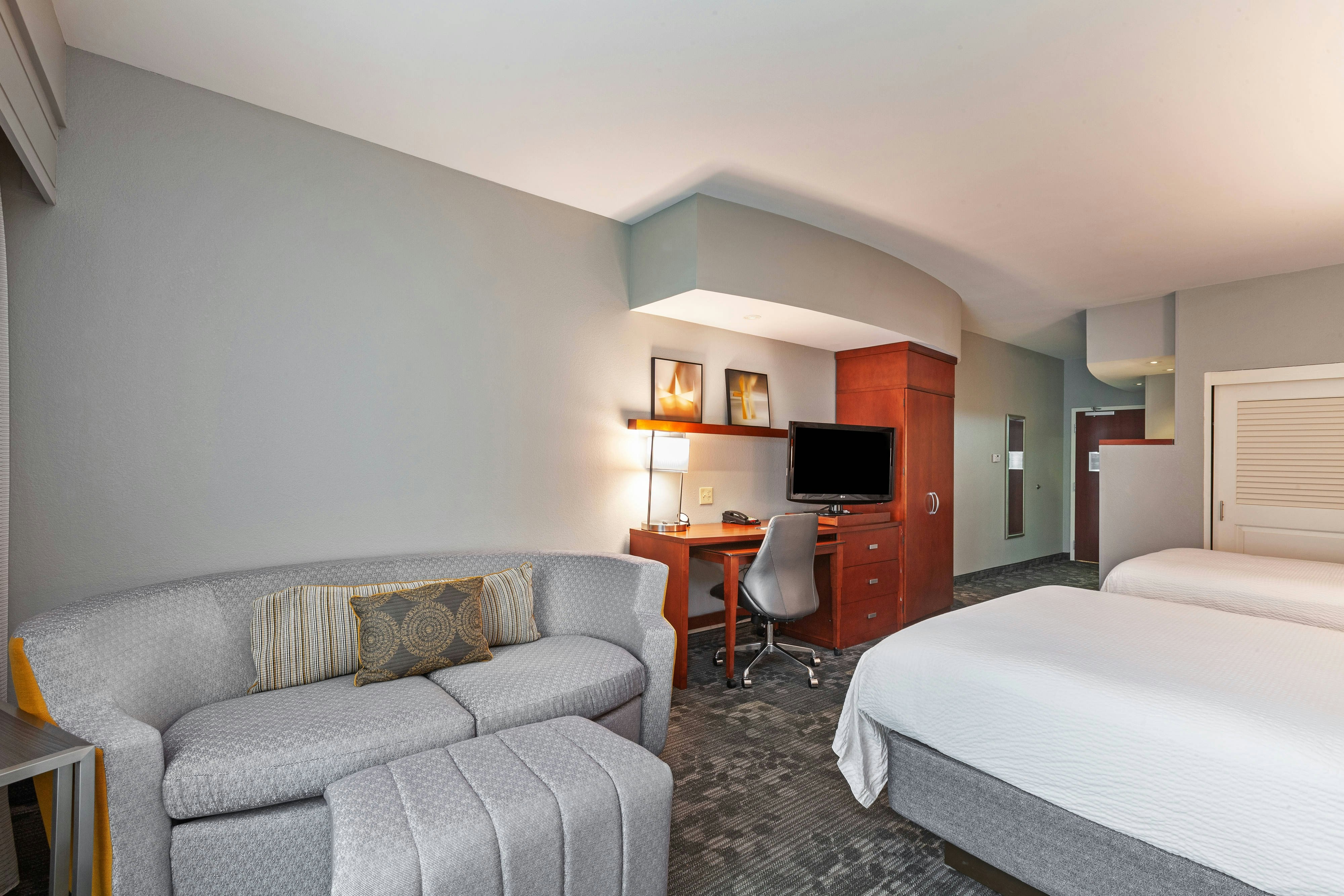 Courtyard Tulsa Woodland Hills 26/56