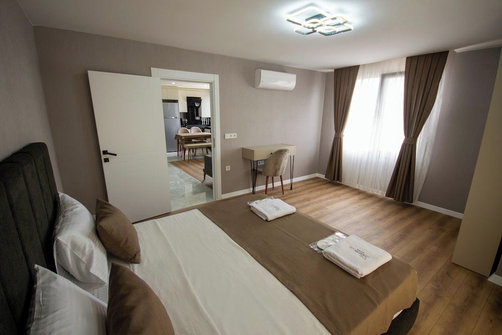 Luxury Life Suites 17/50