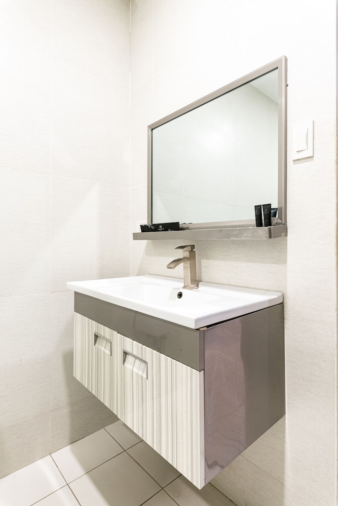 Artemis Place Makati 9/69