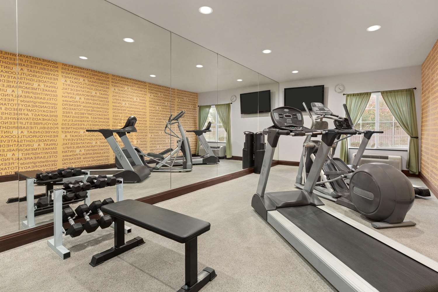 La Quinta Inn & Suites by Wyndham Fresno Northwest 21/44