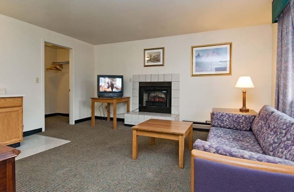 Sequim Bay Lodge 33/43
