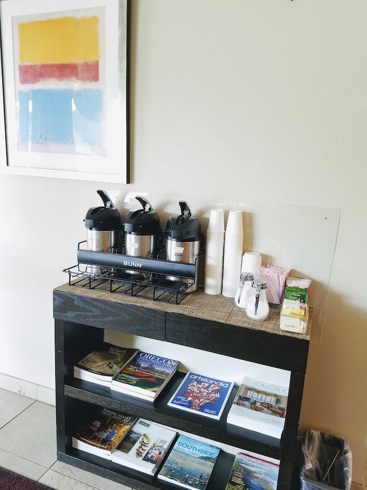 Aladdin Inn Suites 24/41