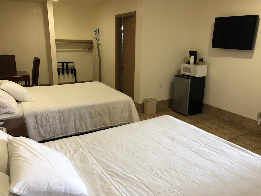 Topper Motel 8/47