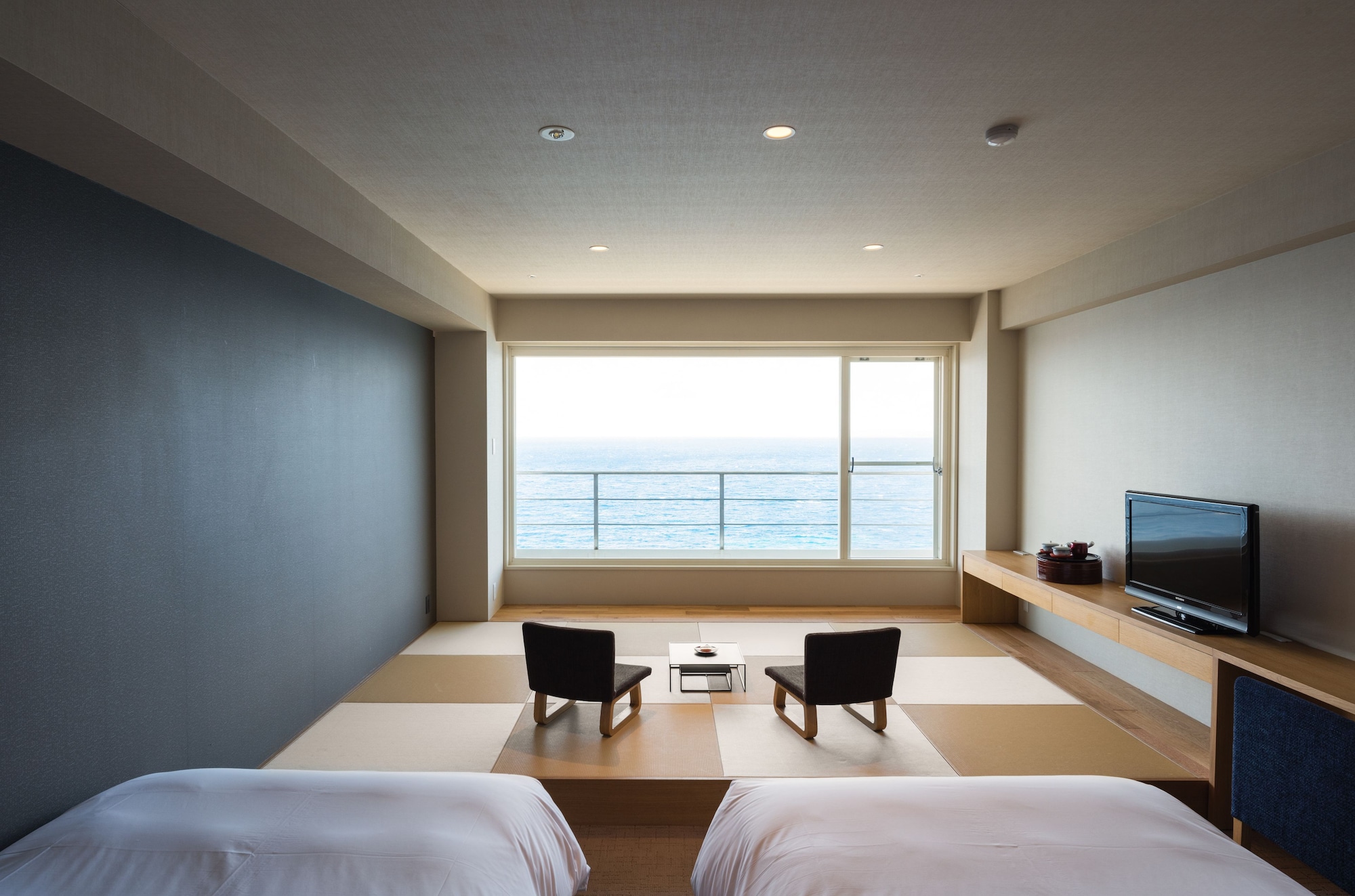 Renovated, Deluxe, Twin Beds, 2 Futon Beds, Ocean View