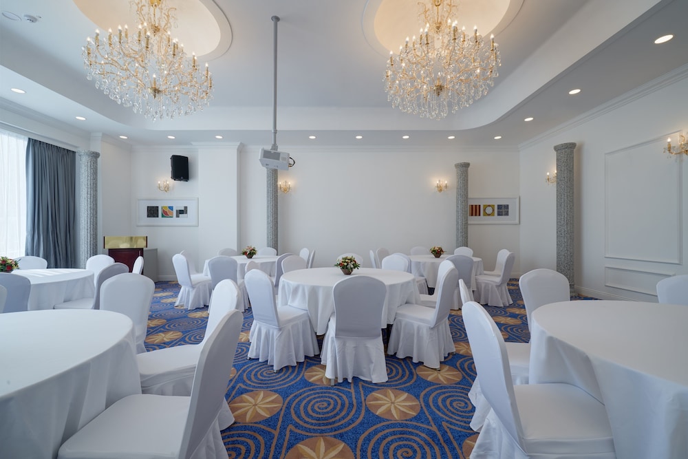 Goldone Hotel And Suites 65/72