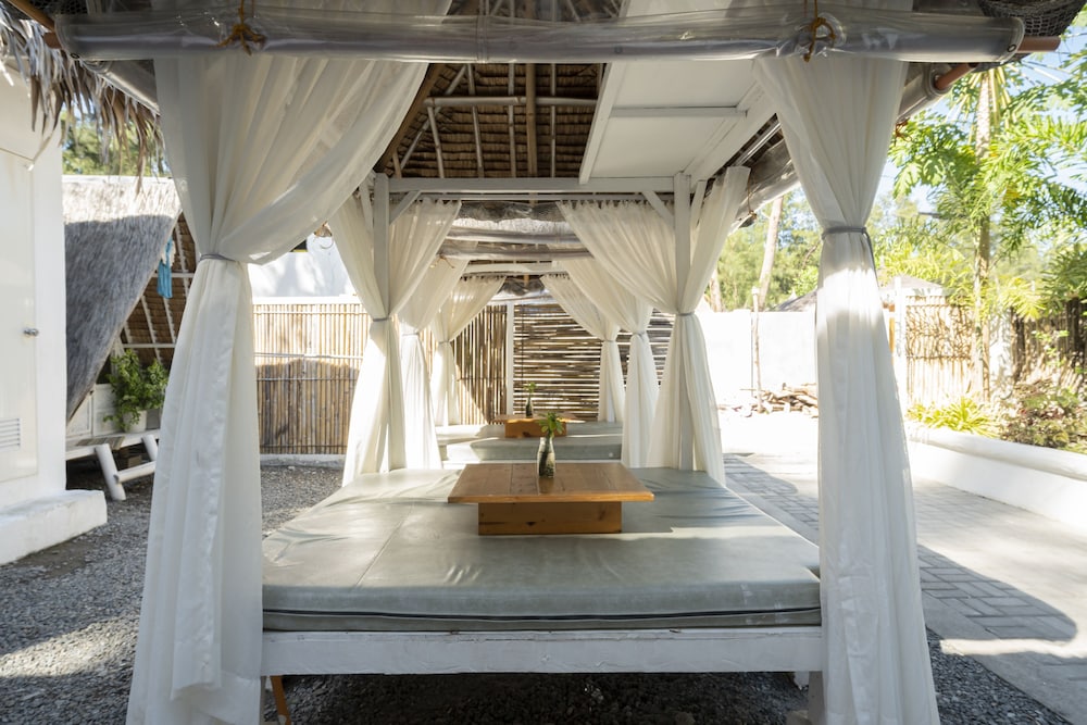 Costas De Liwa Bar and Beach Resort by ZUZU 8/51