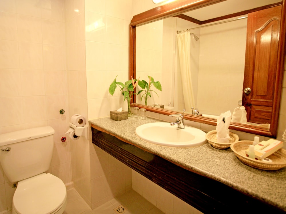ANGKOR HOTEL 36/36