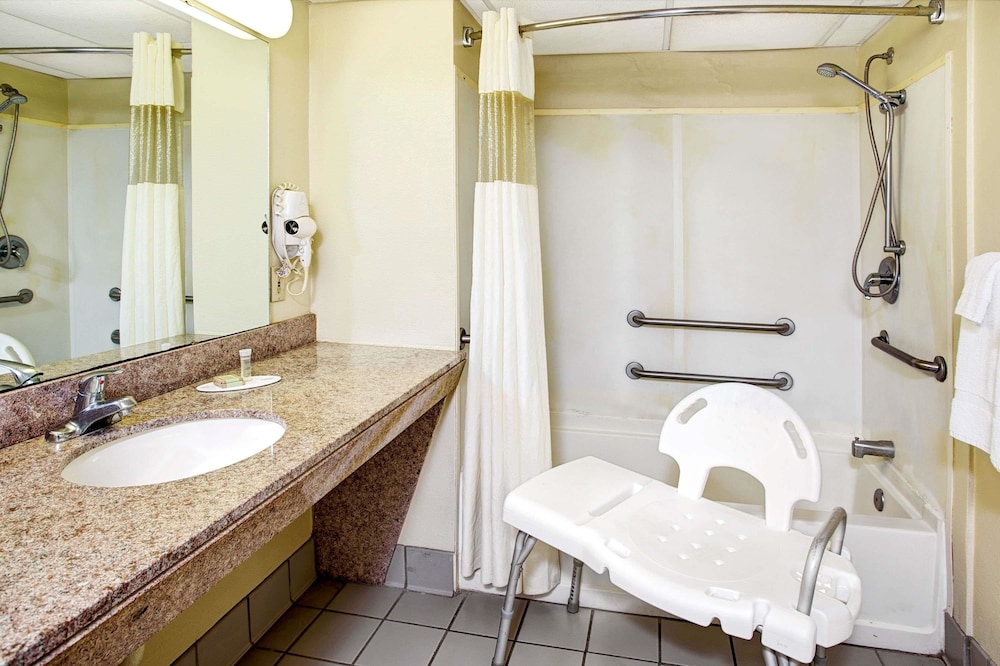Super 8 by Wyndham Walterboro 16/16