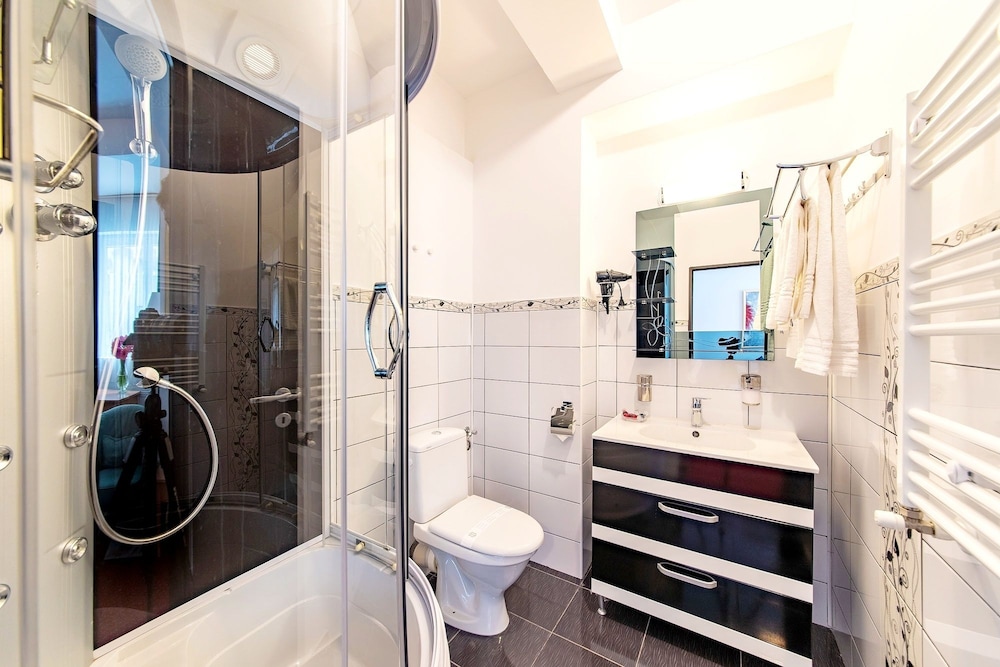 Bucur Accommodation 42/46