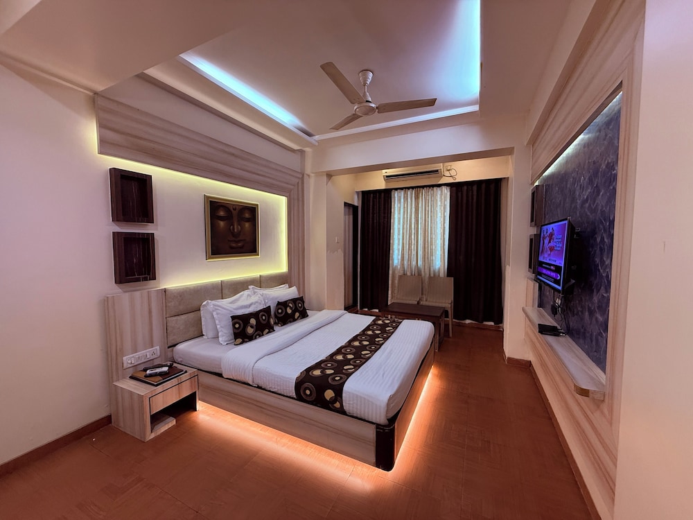 Super, Deluxe, Double Bed