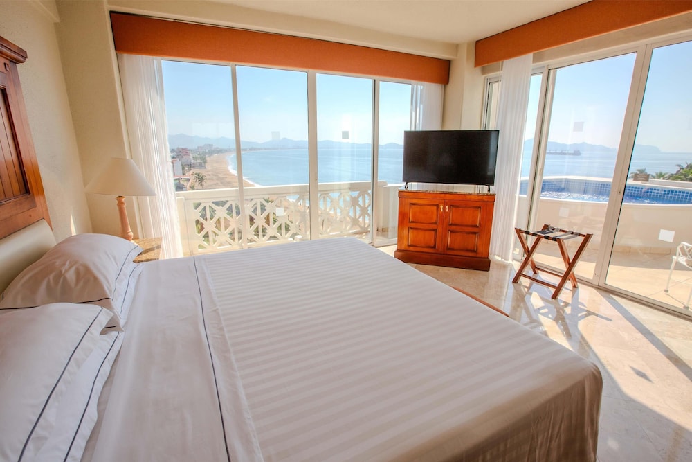 Master, Suite, 1 King and 2 Double Beds, Sea Front, Private Pool