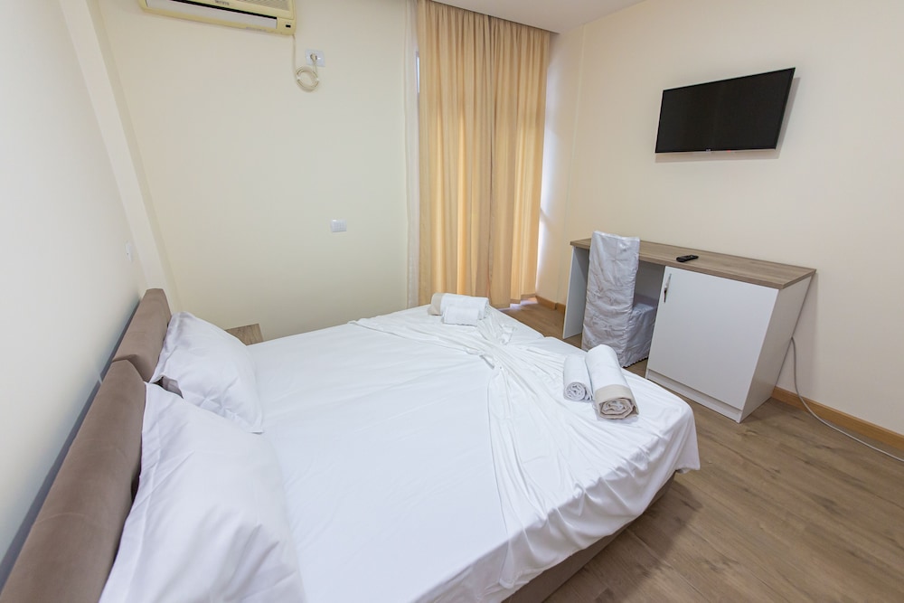 Esal Hotel 22/39