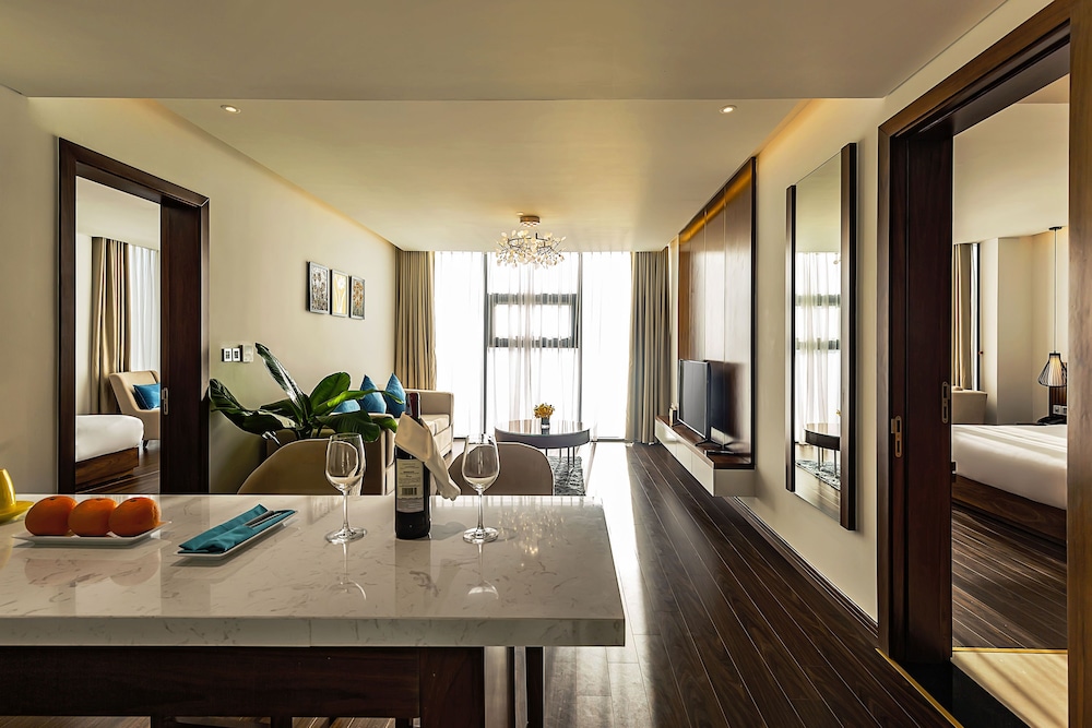 Maximilan Danang Beach Hotel 23/48