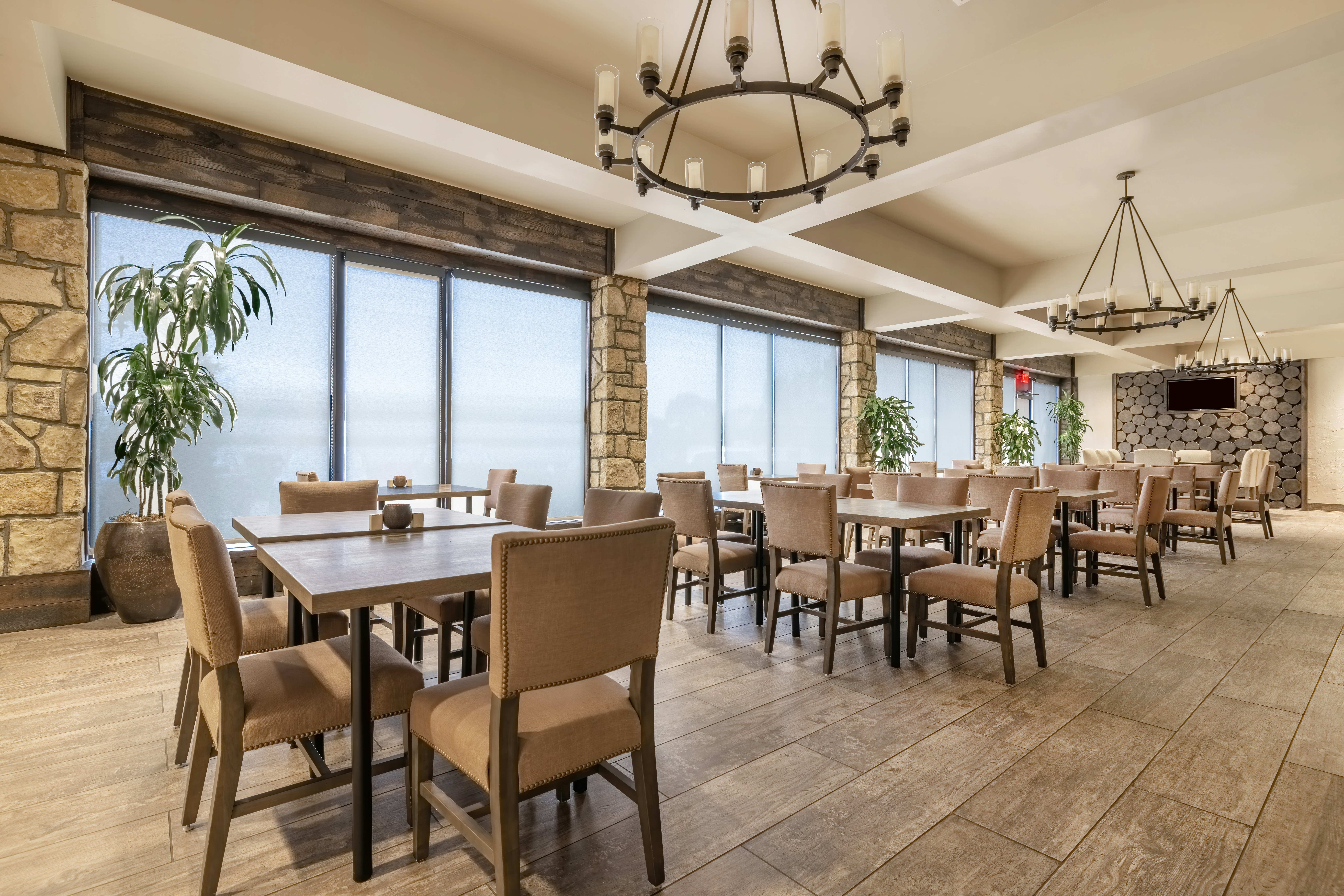 Embassy Suites by Hilton Tulsa I-44 28/46