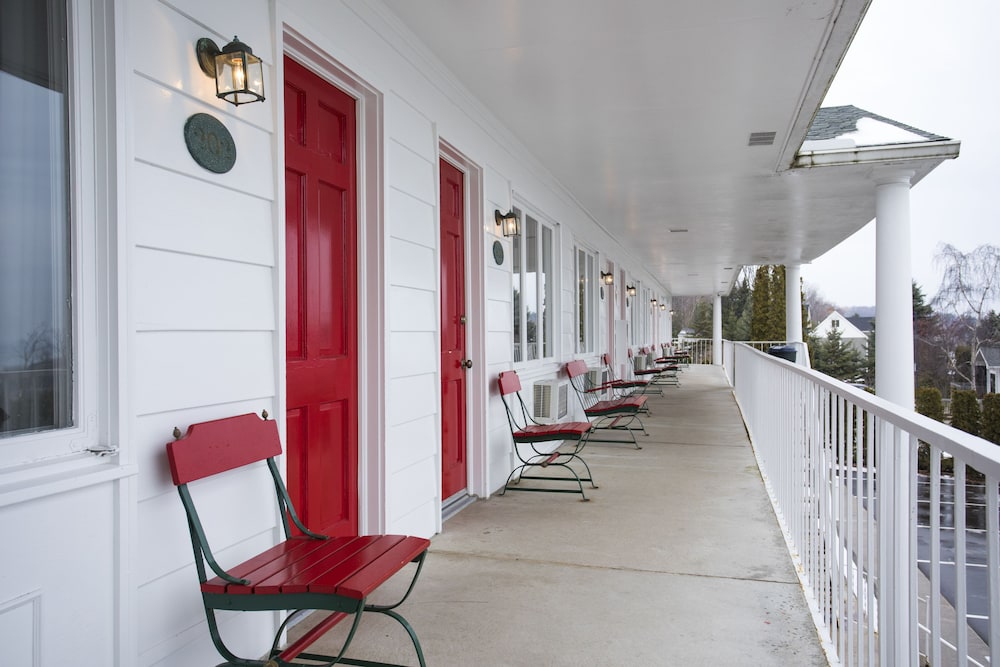 Bay Inn of Petoskey 39/68