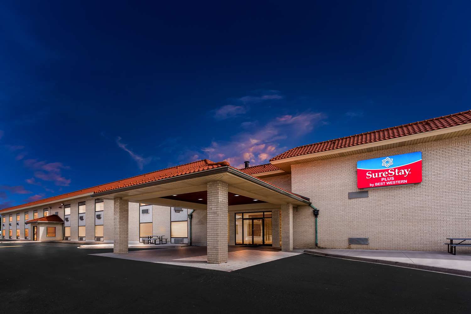 SureStay Plus by Best Western Windsor 1/18