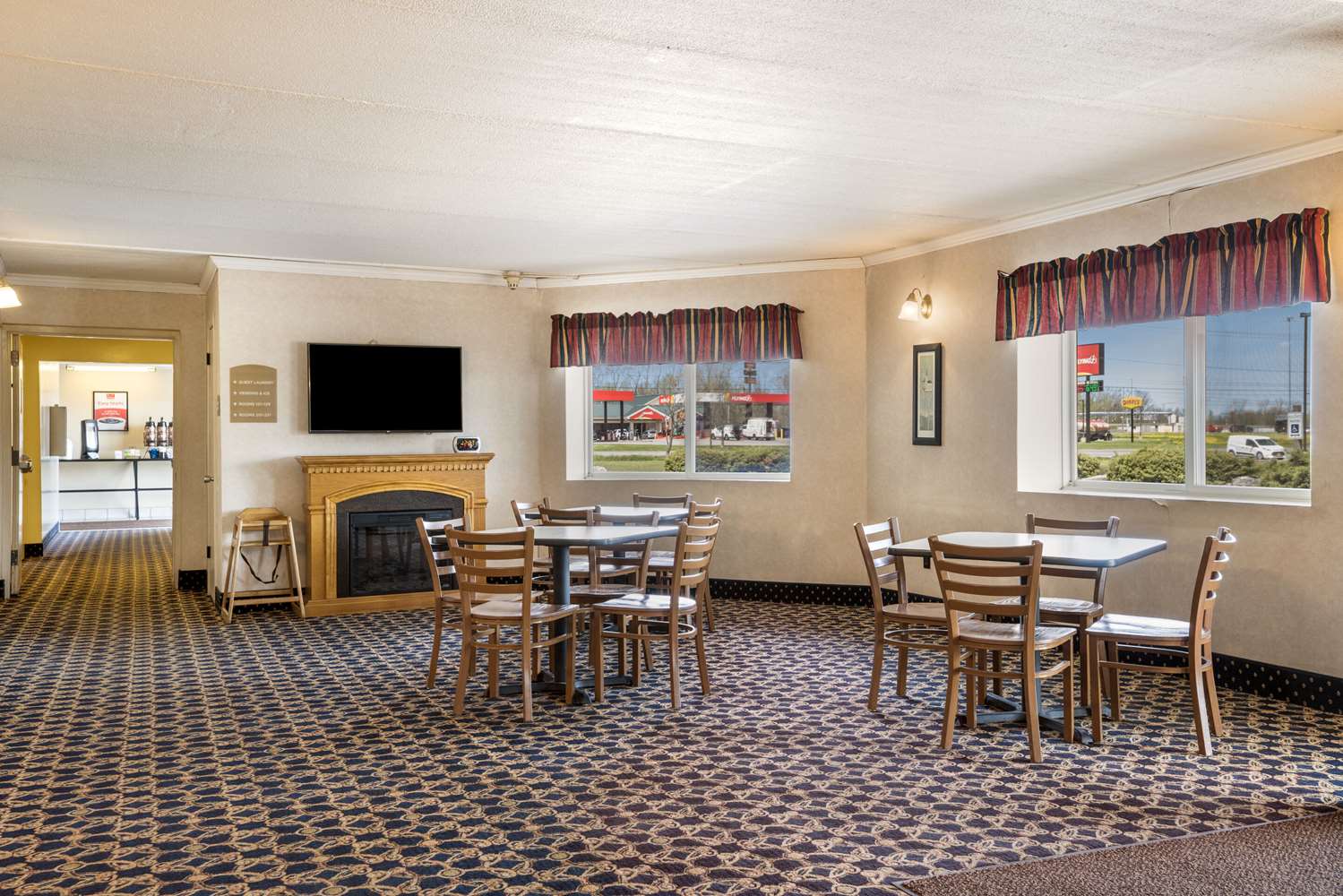 Econo Lodge Darien Lakes 40/46