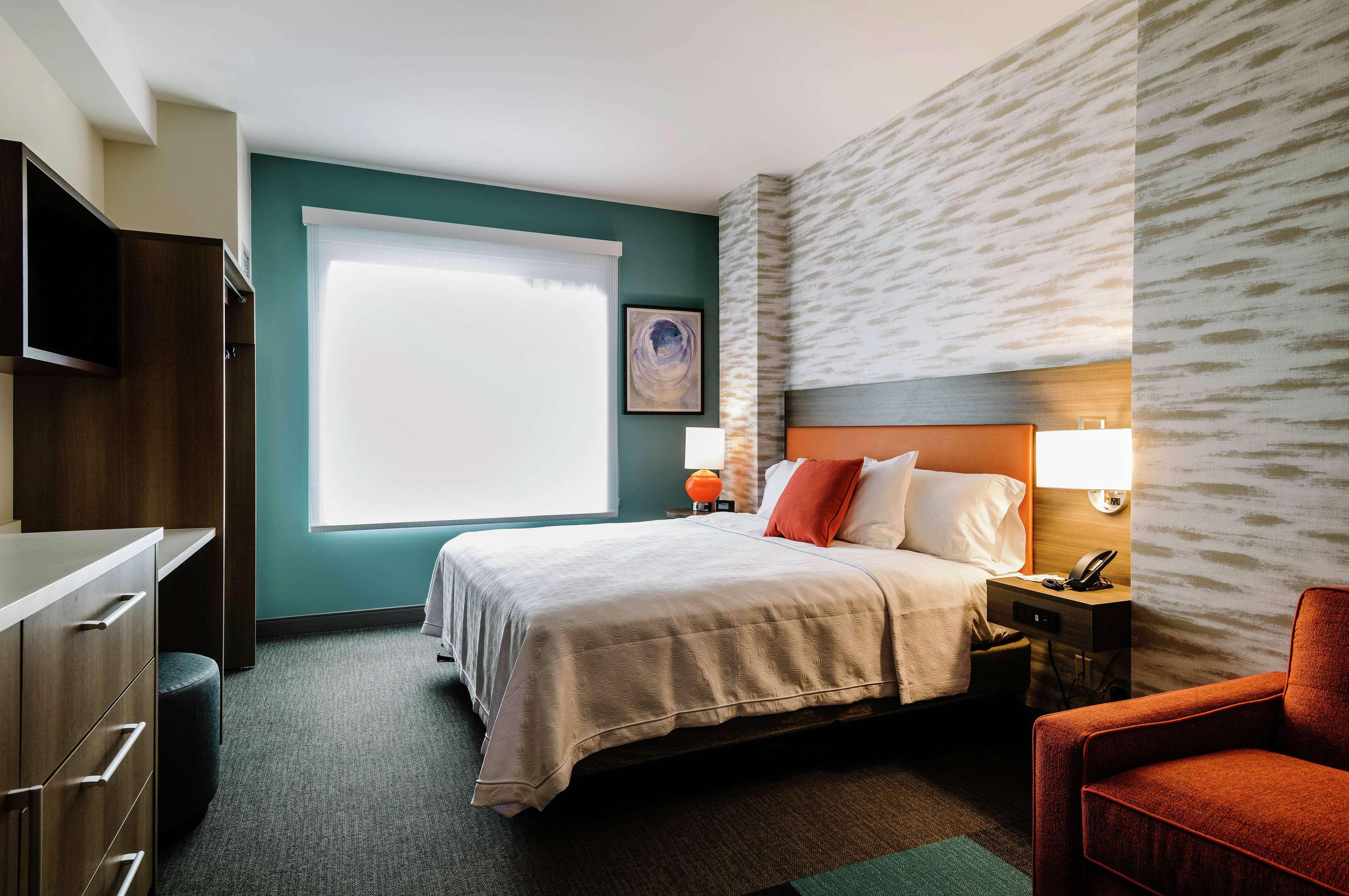 STUDIO, KING BED, CITY VIEW, ACCESSIBLE