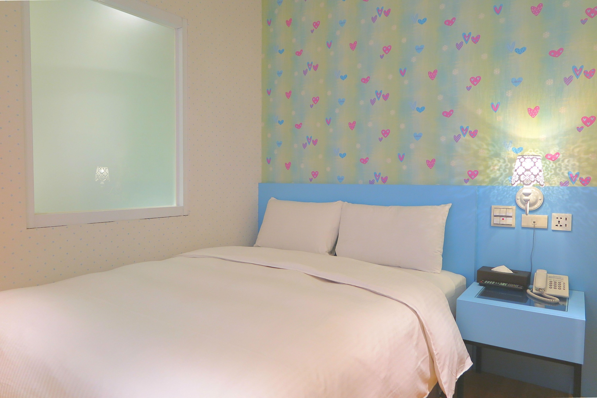 ECONOMY, DOUBLE BED, NO WINDOW