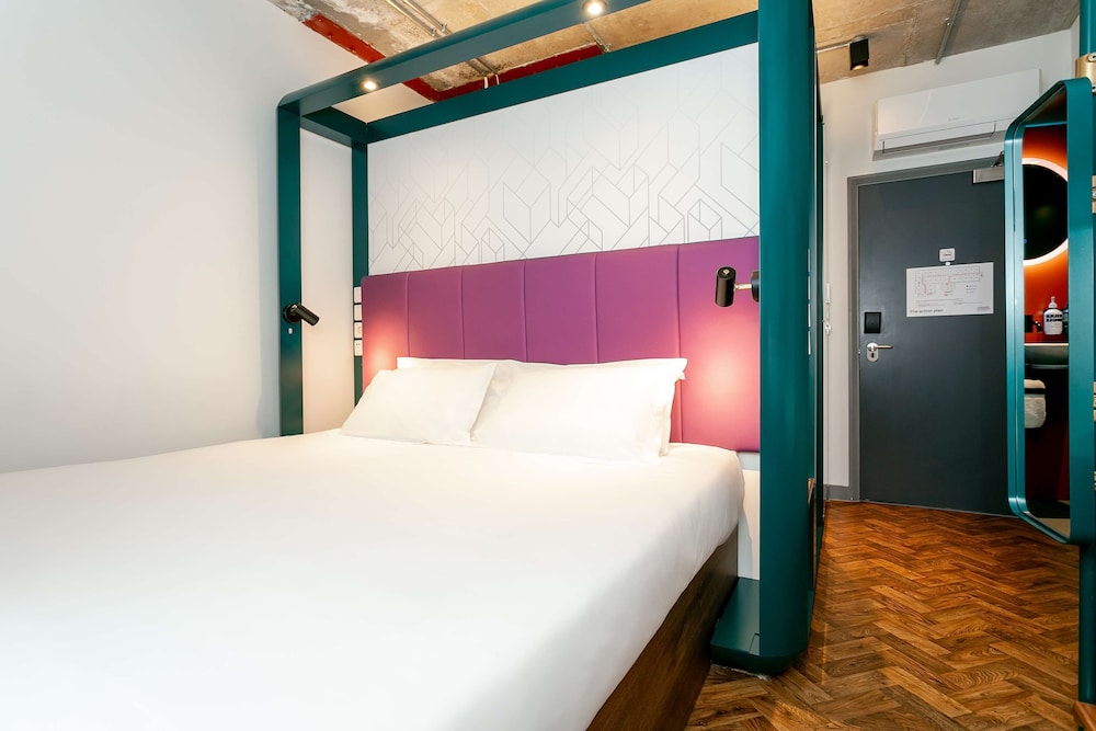 ROOM, KING BED, NO WINDOW