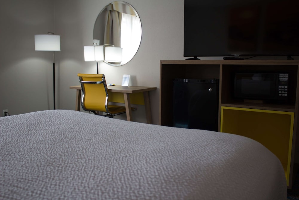 Days Inn by Wyndham Colby 6/32