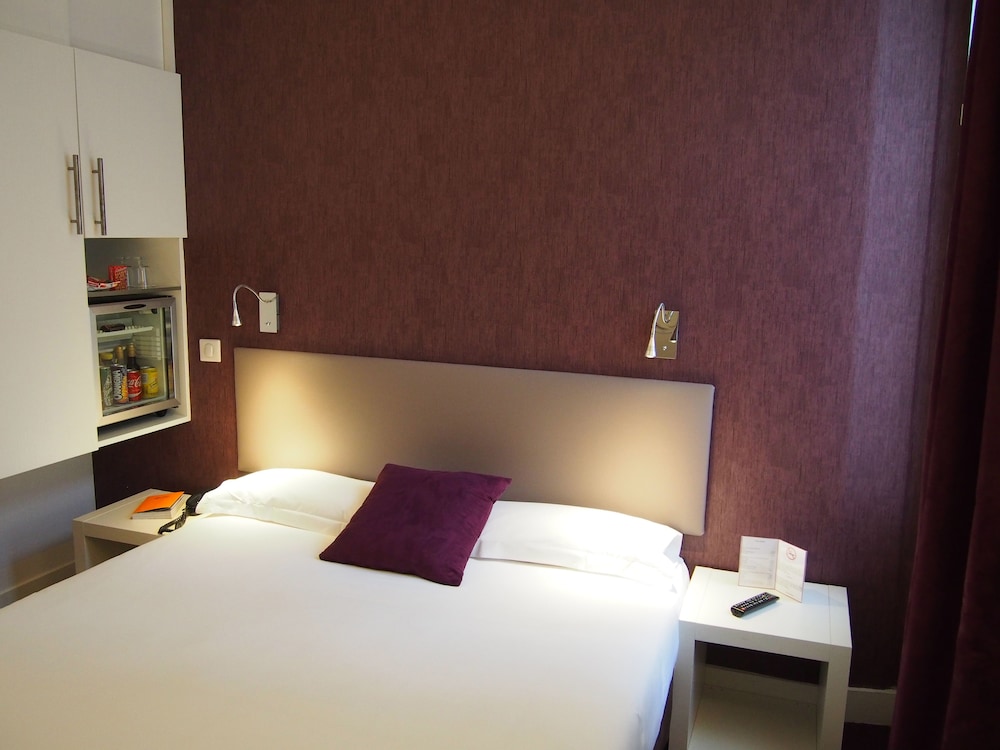 Porte de Versailles Hotel 27/48