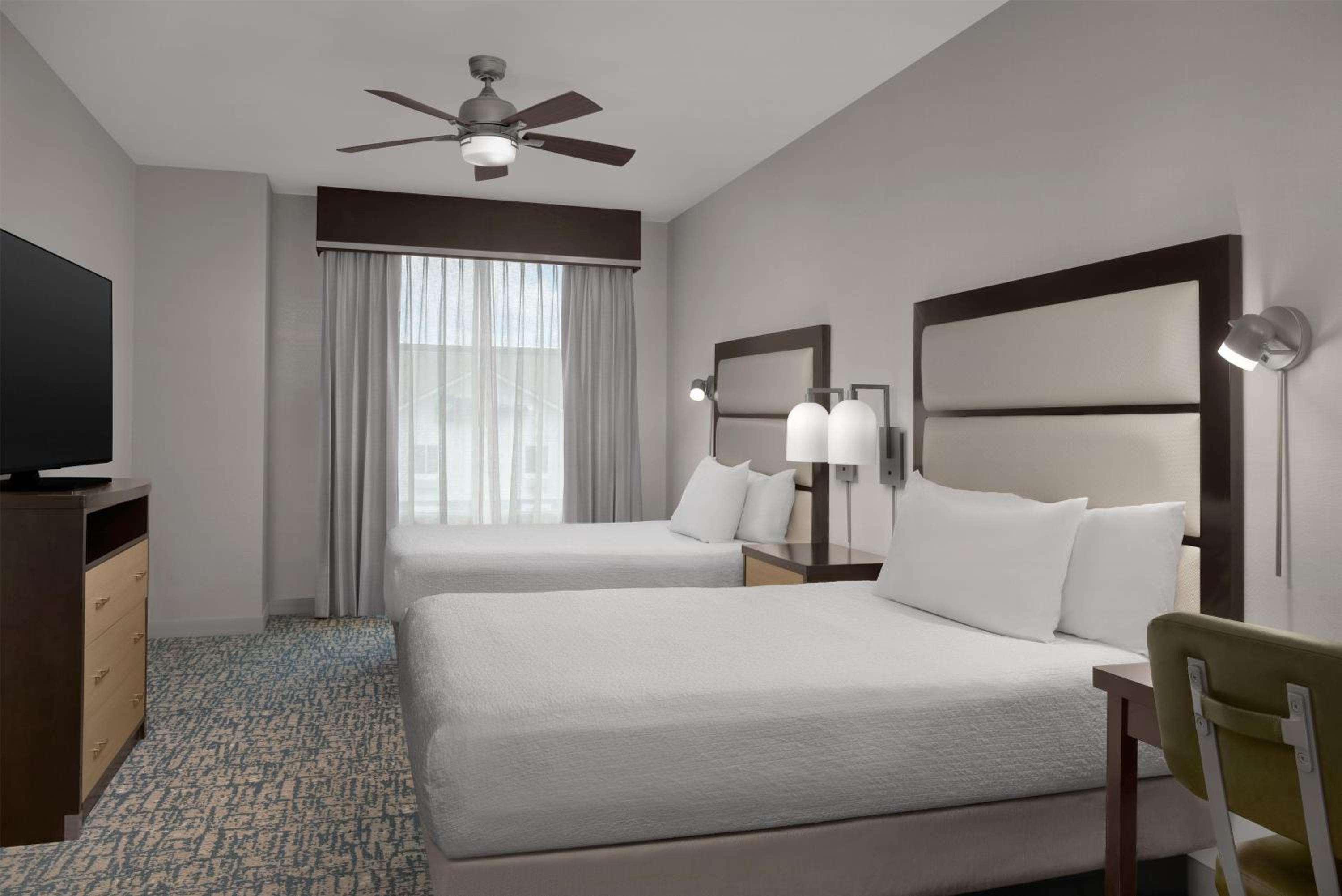 1 Bedroom, Suite, 2 Queen Beds, Sofa