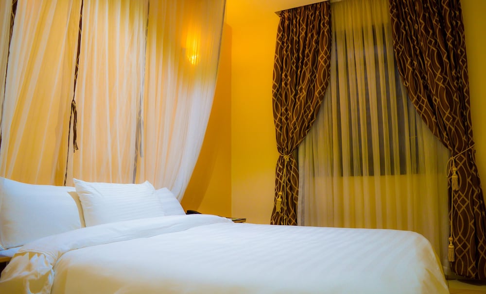 DELUXE, DOUBLE BED