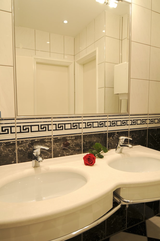 Hotel Rosina 32/34