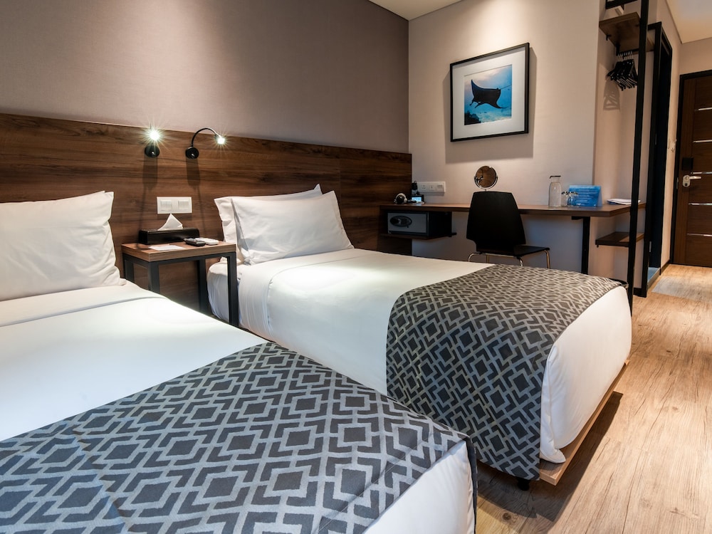 Meridian Adventure Marina Club and Resort 7/50