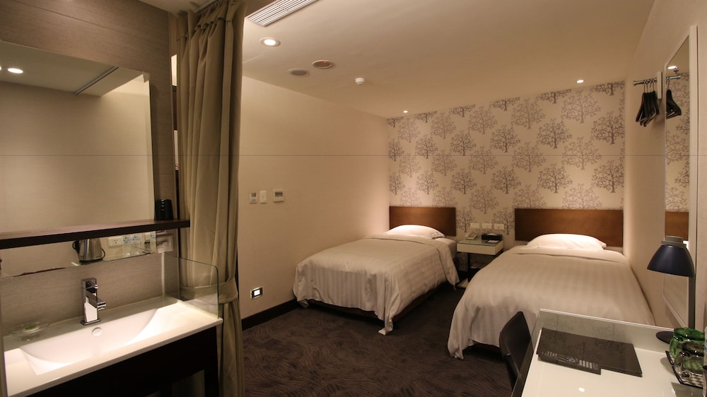 Hotel Puri Ximen Branch 28/65